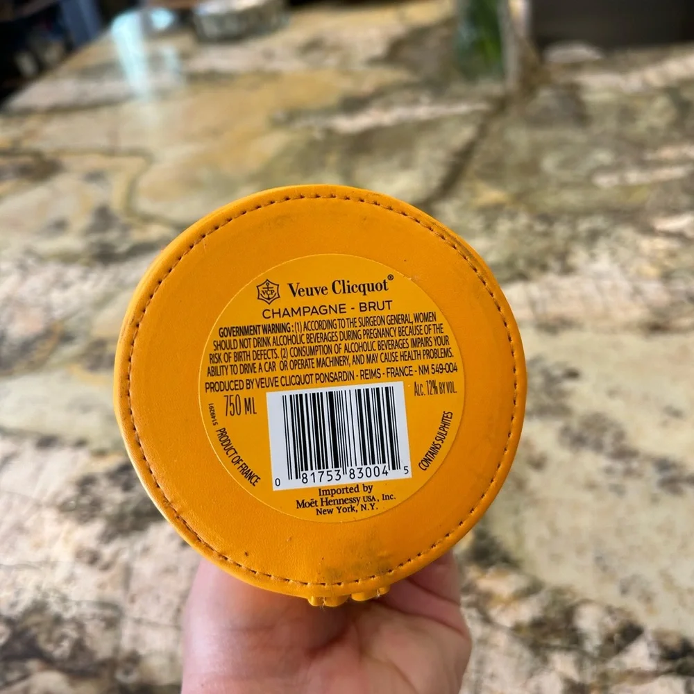Veuve Cliquot insulated sleeve bottle bag Champagne! New!